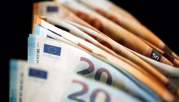 son-uc-ilde-minimum-emekhaqqi-iki-defeden-cox-artib-foto
